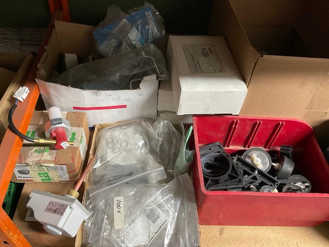 Partij installatie materialen - afbeelding 2 van  3
