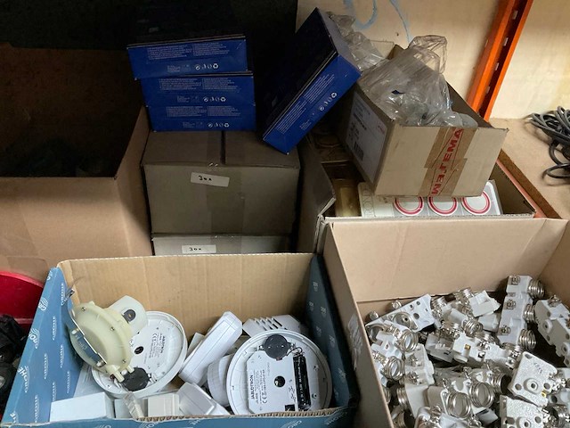 Partij installatie materialen - afbeelding 3 van  3