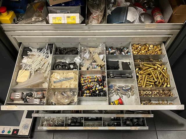 Partij installatie materialen - afbeelding 11 van  12