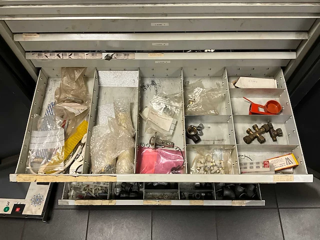 Partij installatie materialen - afbeelding 9 van  12
