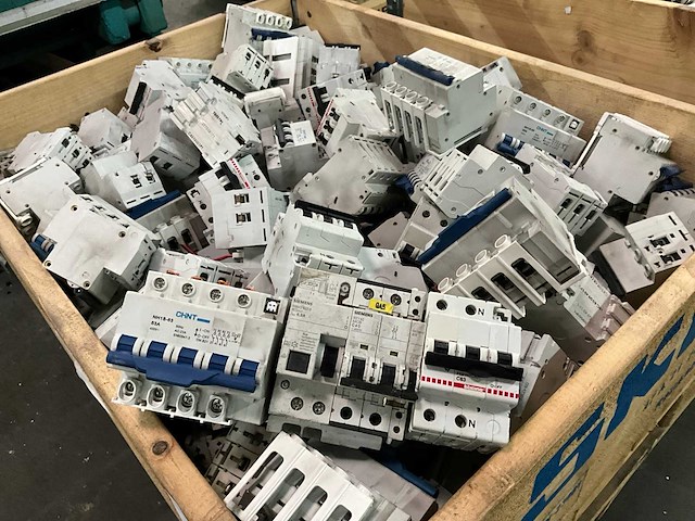 Partij installatieautomaten - afbeelding 1 van  4