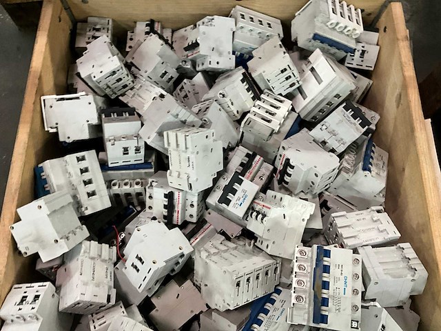 Partij installatieautomaten - afbeelding 4 van  4