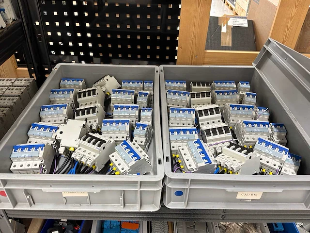 Partij installatieautomaten - afbeelding 11 van  14