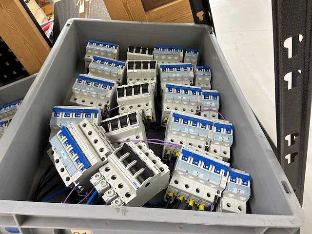 Partij installatieautomaten - afbeelding 12 van  14