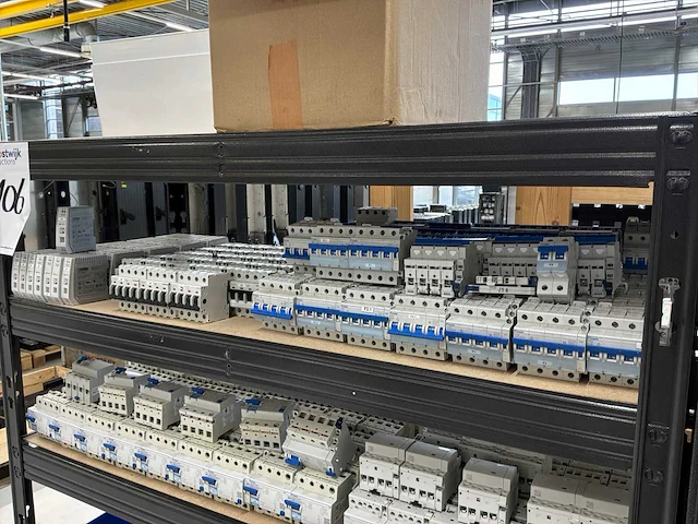 Partij installatieautomaten - afbeelding 13 van  14