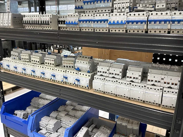 Partij installatieautomaten - afbeelding 14 van  14