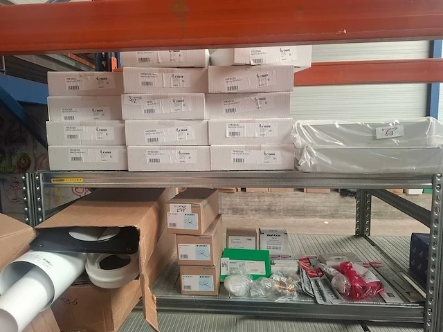 Partij installatiemateriaal divers (37x) - afbeelding 1 van  5