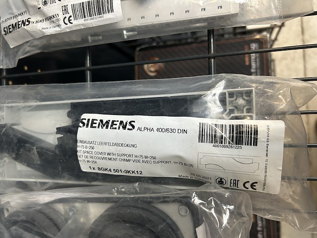 Partij installatiemateriaal en meterkast toebehoren w.o. siemens, legrand - afbeelding 9 van  9