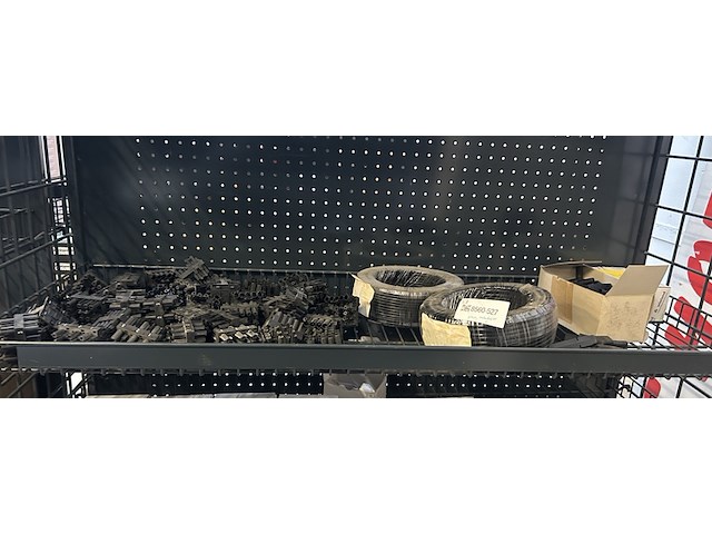 Partij installatiemateriaal en meterkast toebehoren - afbeelding 1 van  6