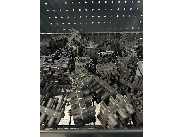 Partij installatiemateriaal en meterkast toebehoren - afbeelding 6 van  6