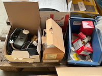 Partij installatiemateriaal en regelcomponenten - afbeelding 1 van  3