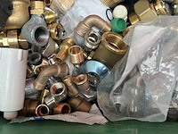 Partij installatiemateriaal en sanitair koppelingen w.o. watts - afbeelding 4 van  5