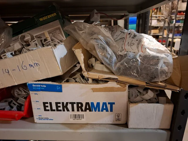 Partij installatiemateriaal in 1.5mtr stelling - afbeelding 6 van  43