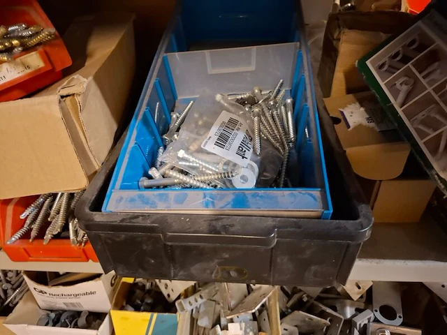 Partij installatiemateriaal in 1.5mtr stelling - afbeelding 11 van  43