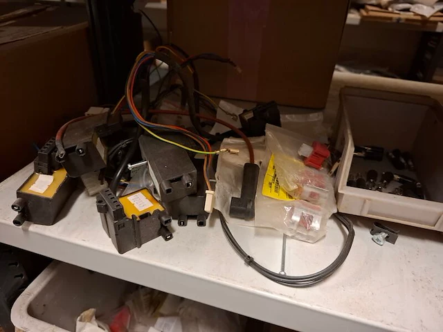 Partij installatiemateriaal in 2mtr stelling o.a. intergas, atag - afbeelding 7 van  32