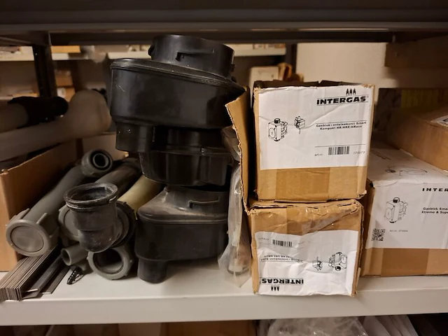Partij installatiemateriaal in 2mtr stelling o.a. intergas, atag - afbeelding 16 van  32