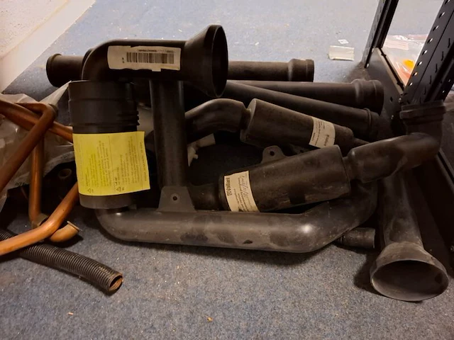 Partij installatiemateriaal in 2mtr stelling vnl vaillant - afbeelding 17 van  25