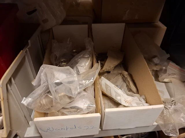 Partij installatiemateriaal in 2mtr stelling - afbeelding 30 van  39