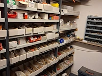 Partij installatiemateriaal in 2mtr stelling