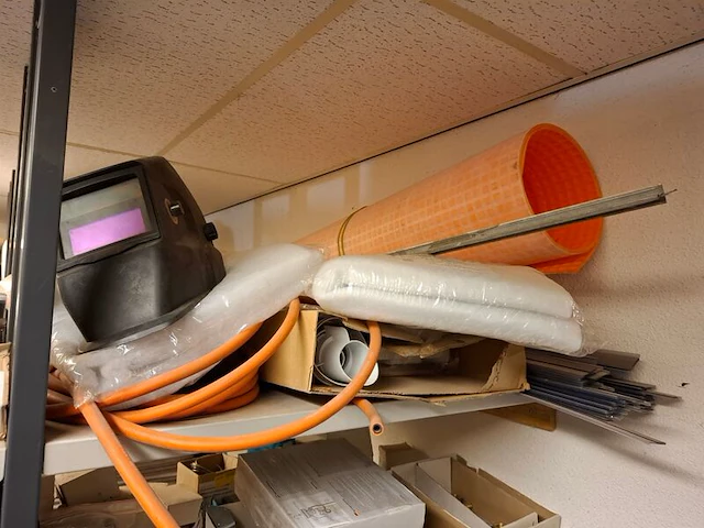 Partij installatiemateriaal in 2mtr stelling - afbeelding 16 van  38
