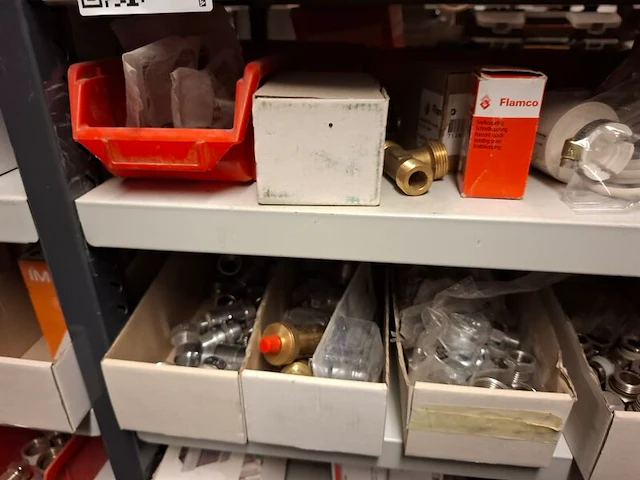 Partij installatiemateriaal in 2mtr stelling - afbeelding 37 van  38