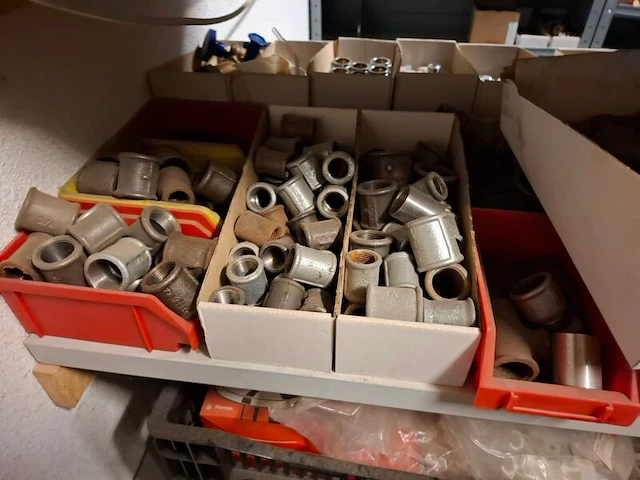 Partij installatiemateriaal in 2mtr stelling - afbeelding 16 van  31