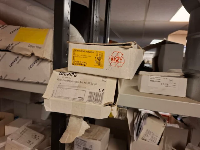 Partij installatiemateriaal in 2mtr stelling - afbeelding 26 van  31