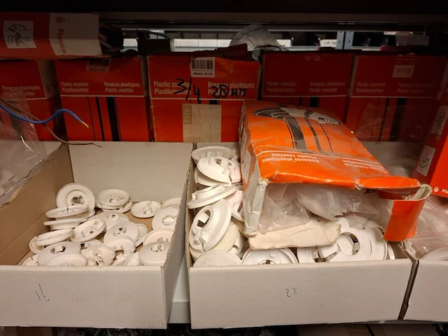 Partij installatiemateriaal in 2mtr stelling - afbeelding 31 van  31