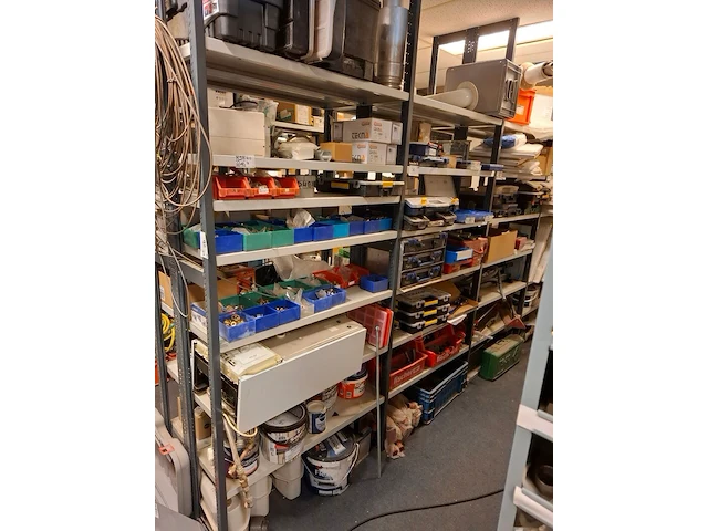 Partij installatiemateriaal in 2mtr stelling - afbeelding 1 van  33
