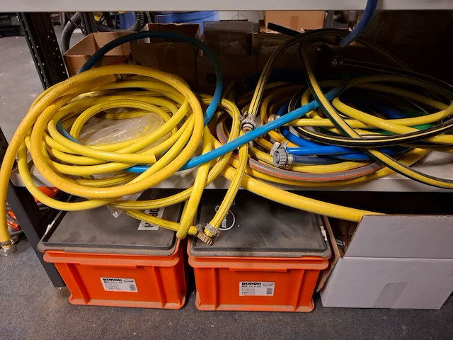 Partij installatiemateriaal in 2mtr stelling - afbeelding 21 van  21