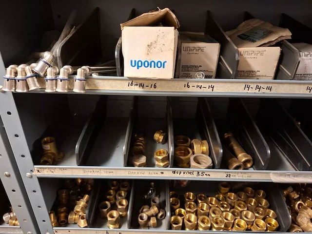 Partij installatiemateriaal in 2x magazijnkast - afbeelding 6 van  25