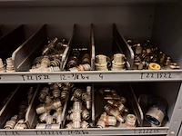 Partij installatiemateriaal in 2x magazijnkast - afbeelding 13 van  25