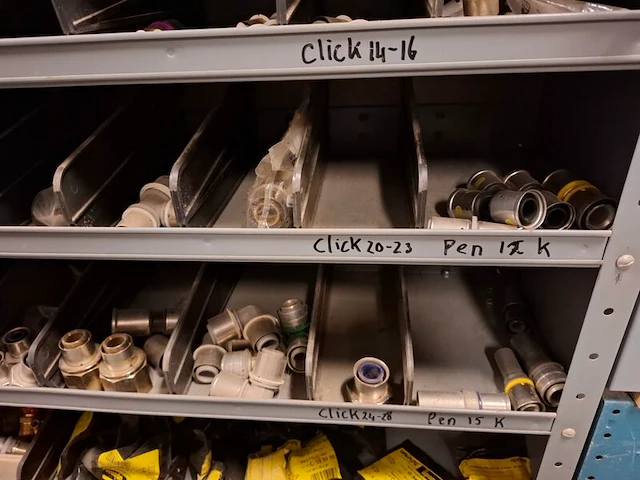 Partij installatiemateriaal in 2x magazijnkast - afbeelding 22 van  25