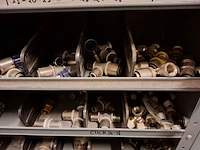 Partij installatiemateriaal in 2x magazijnkast - afbeelding 23 van  25