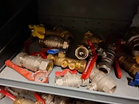 Partij installatiemateriaal in 2x magazijnkast - afbeelding 3 van  26