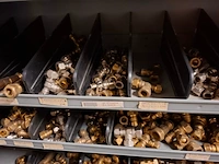 Partij installatiemateriaal in 2x magazijnkast - afbeelding 11 van  26