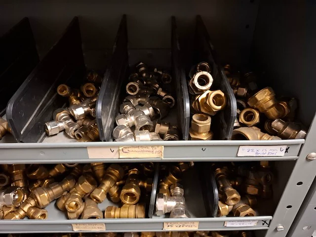 Partij installatiemateriaal in 2x magazijnkast - afbeelding 13 van  26