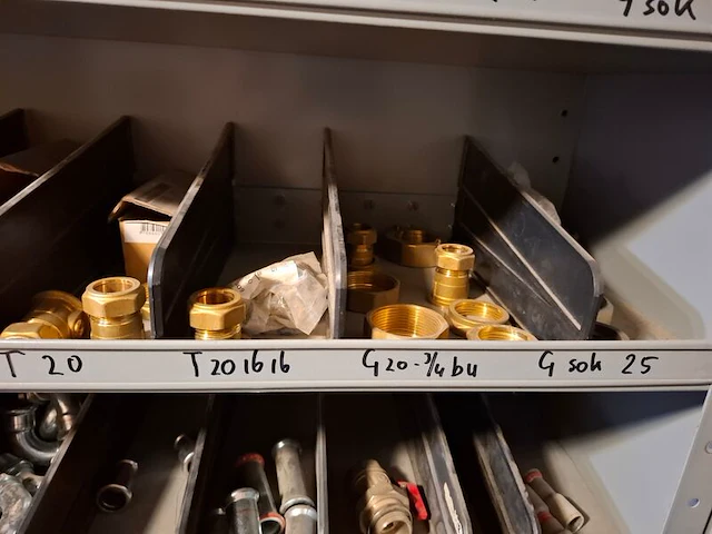 Partij installatiemateriaal in 4x magazijnkast - afbeelding 11 van  40