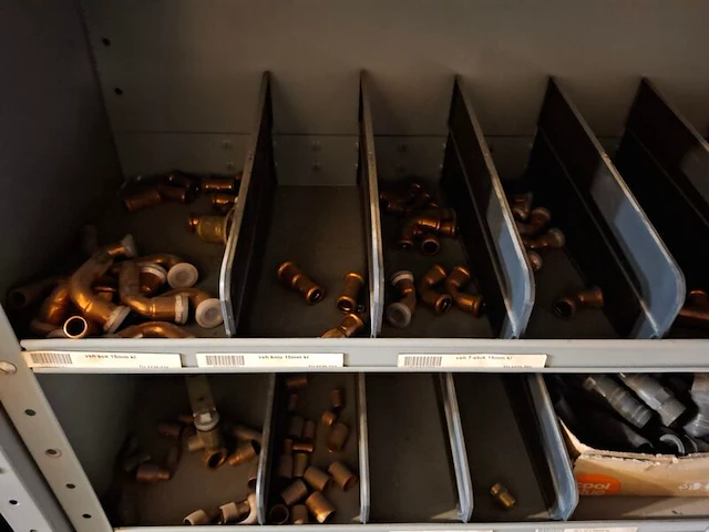 Partij installatiemateriaal in 4x magazijnkast - afbeelding 29 van  40