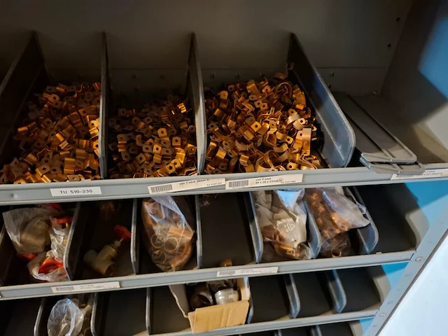 Partij installatiemateriaal in 4x magazijnkast - afbeelding 31 van  40