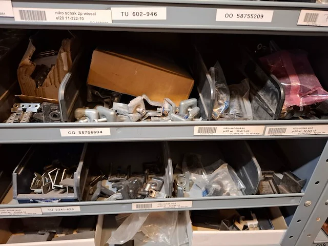Partij installatiemateriaal in 4x magazijnkast - afbeelding 39 van  40