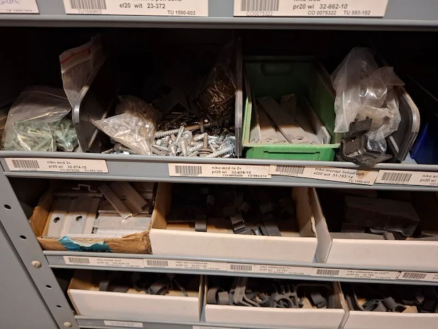 Partij installatiemateriaal in 4x magazijnkast - afbeelding 40 van  40