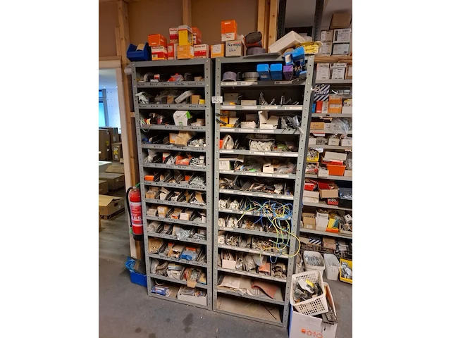 Partij installatiemateriaal incl 2x magazijnkast - afbeelding 1 van  34