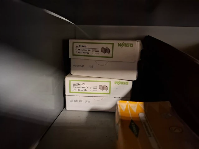 Partij installatiemateriaal incl 2x magazijnkast - afbeelding 15 van  34