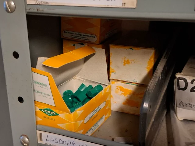 Partij installatiemateriaal incl 2x magazijnkast - afbeelding 17 van  34