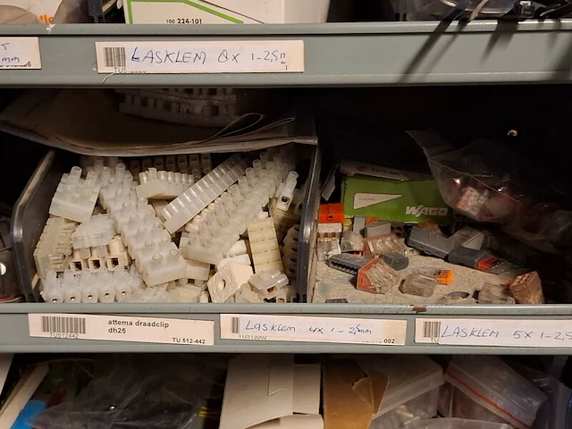 Partij installatiemateriaal incl 2x magazijnkast - afbeelding 19 van  34