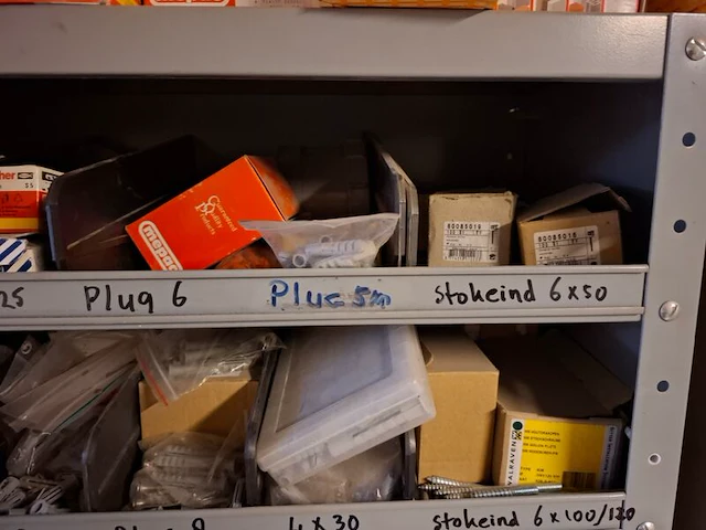 Partij installatiemateriaal incl 2x magazijnkast - afbeelding 29 van  34