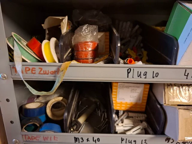 Partij installatiemateriaal incl 2x magazijnkast - afbeelding 31 van  34
