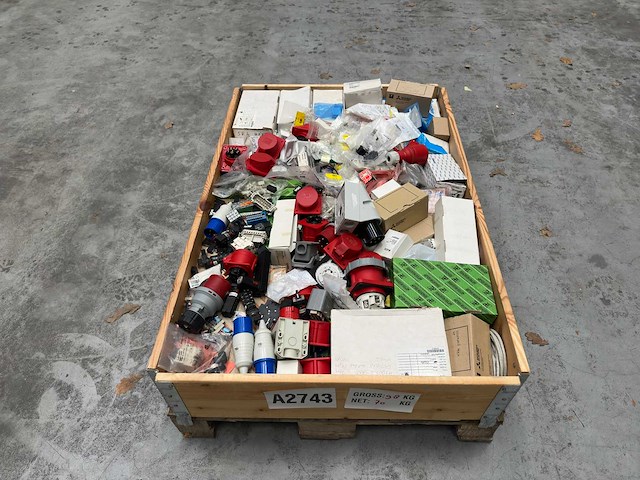 Partij installatiemateriaal, krachtstroom etc - afbeelding 1 van  10