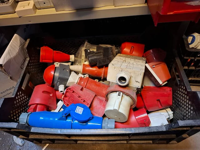Partij installatiemateriaal o.a. busch-duro, gira, grohe, geberit, etc - afbeelding 21 van  101